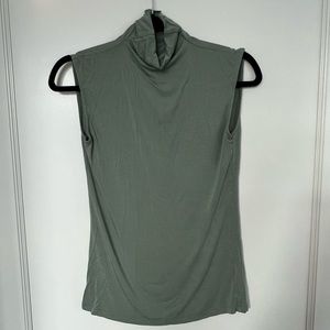 Aritzia Babaton sleeveless turtleneck